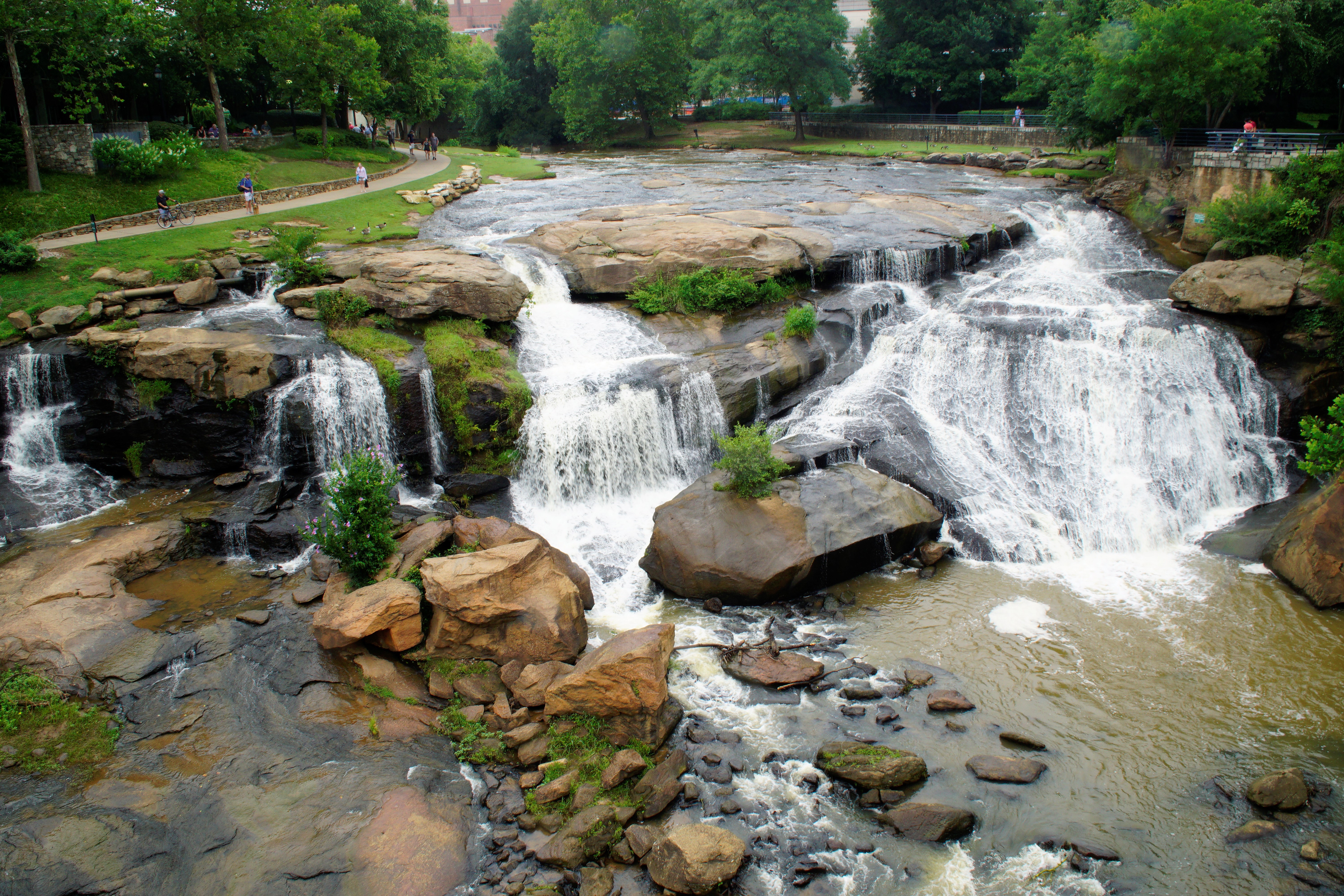 Charlotte is the perfect base for day trips with kids throughout the Carolinas! Explore diverse landscapes, rich history, attractions, & temperate climate.